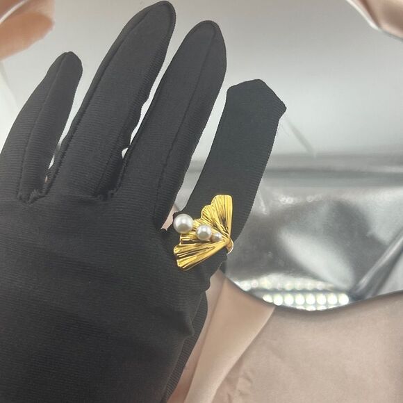 Golden Fan Pearl Ring – Modern Elegance - Picture 6 of 8